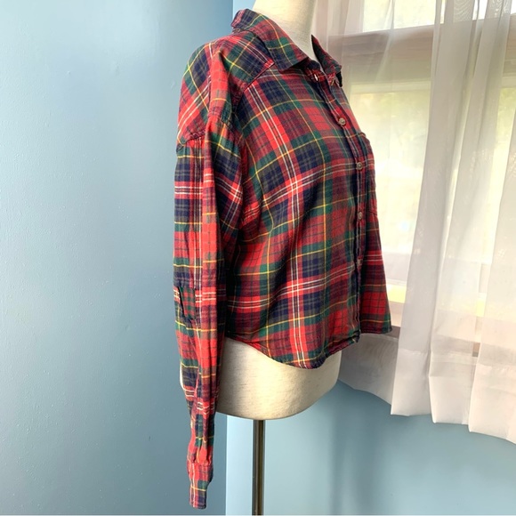 American Eagle Cozy Cabin Red and Green Plaid Cropped Button Down - Picture 7 of 9